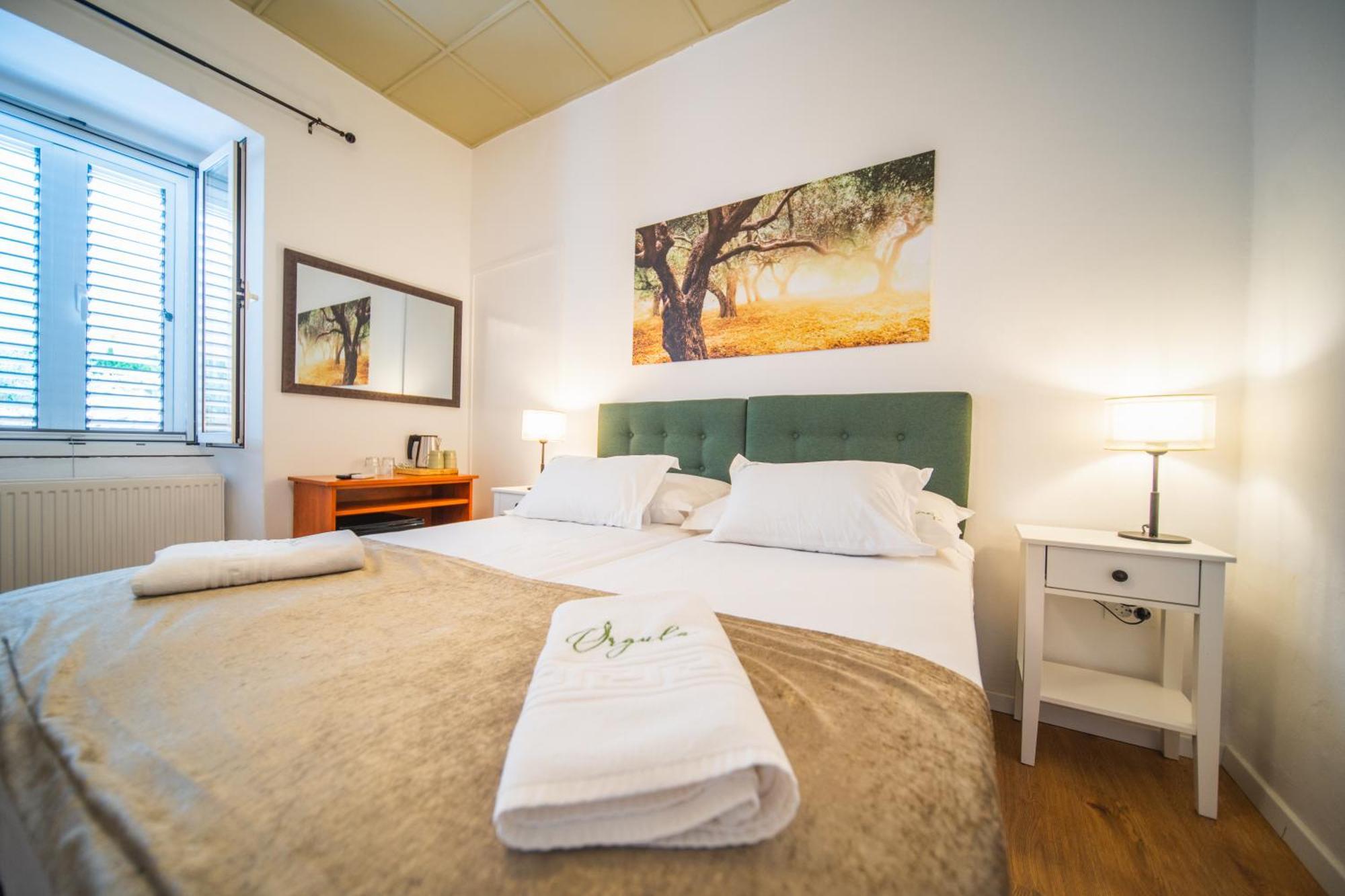 Orgula Hotel Lumbarda Exterior photo